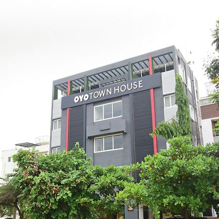Townhouse Airport Road Hotel Yelahanka Exterior photo
