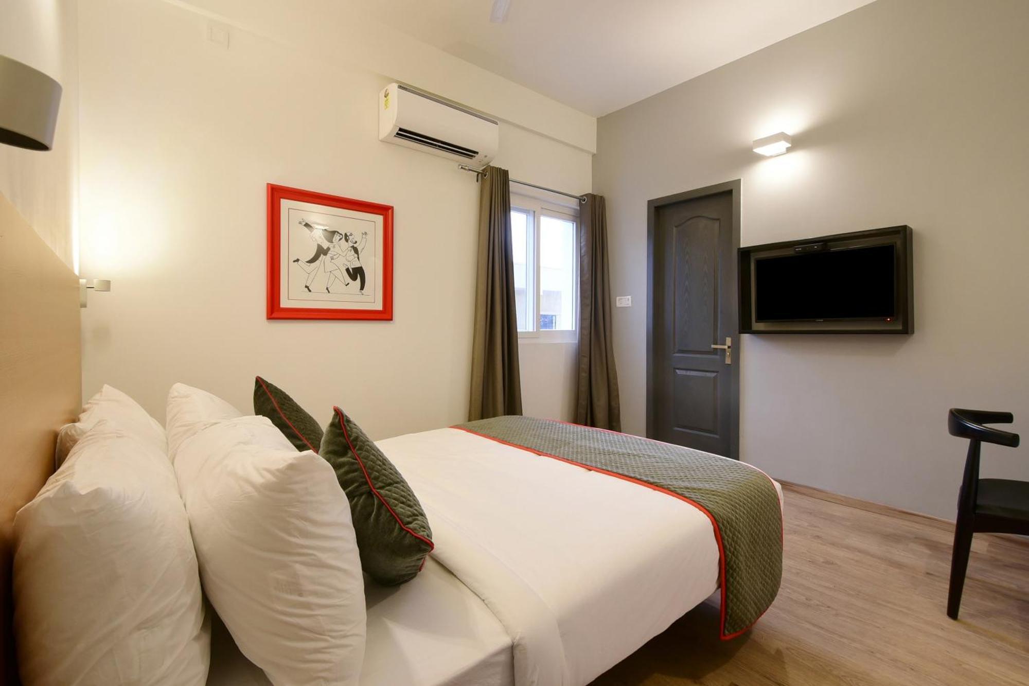 Townhouse Airport Road Hotel Yelahanka Exterior photo