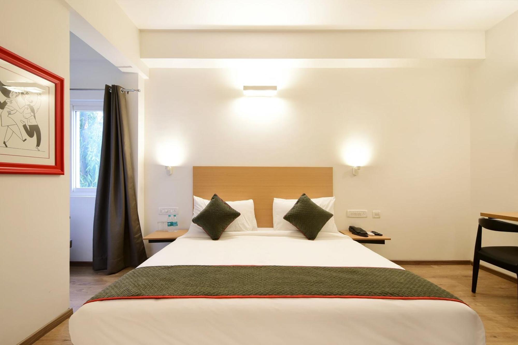 Townhouse Airport Road Hotel Yelahanka Exterior photo