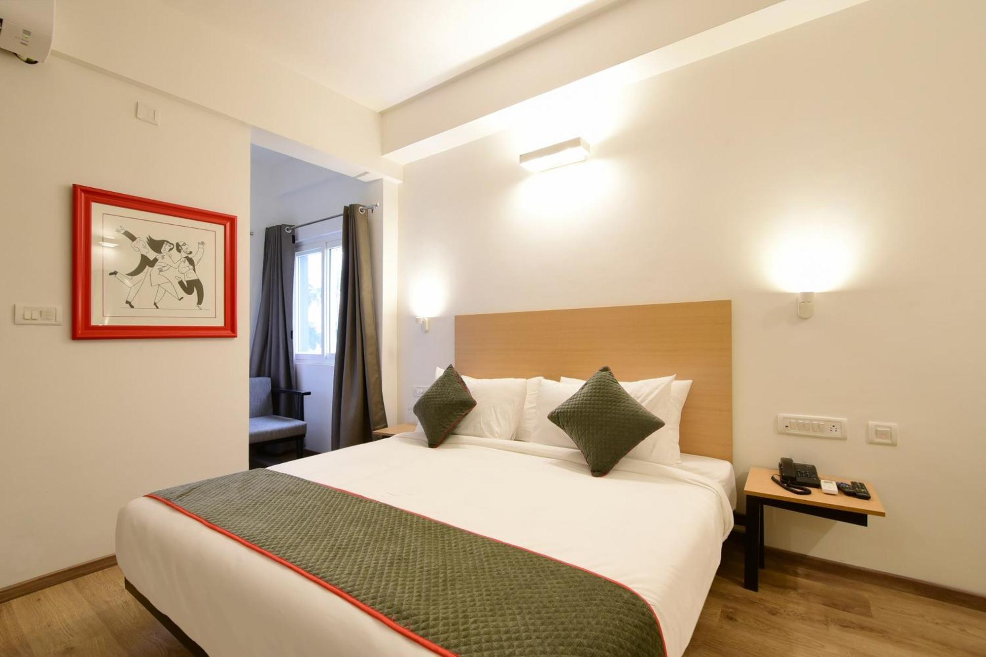 Townhouse Airport Road Hotel Yelahanka Exterior photo