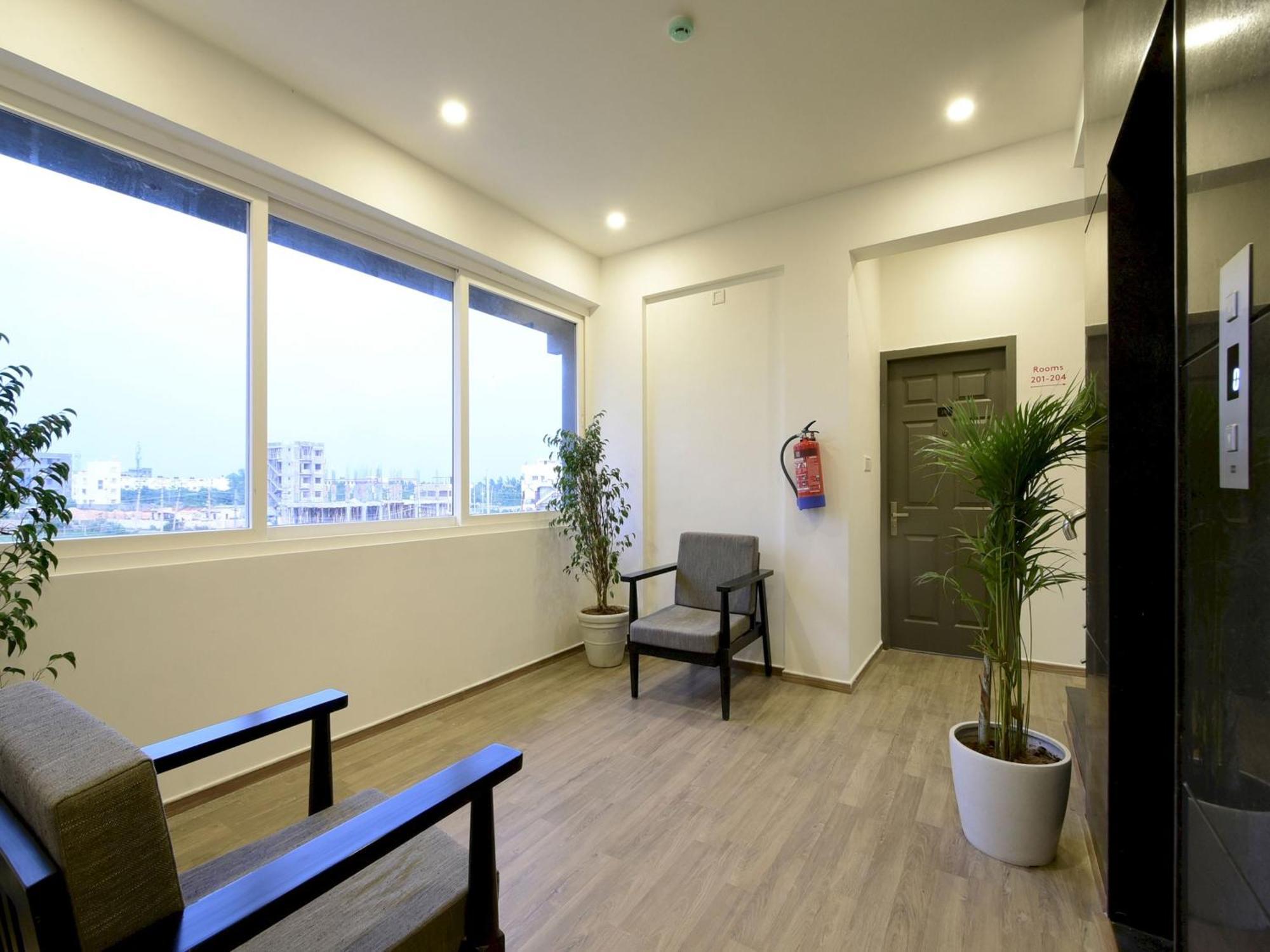 Townhouse Airport Road Hotel Yelahanka Exterior photo
