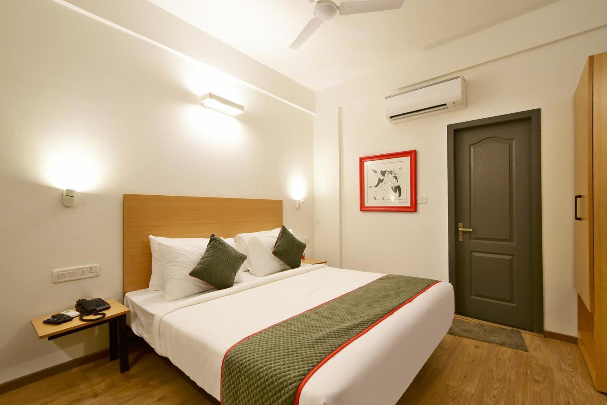 Townhouse Airport Road Hotel Yelahanka Exterior photo