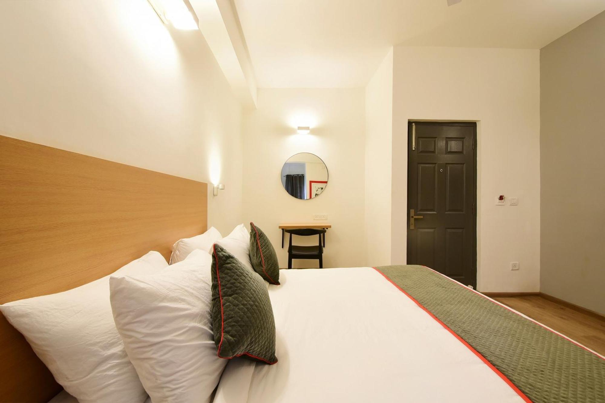 Townhouse Airport Road Hotel Yelahanka Exterior photo