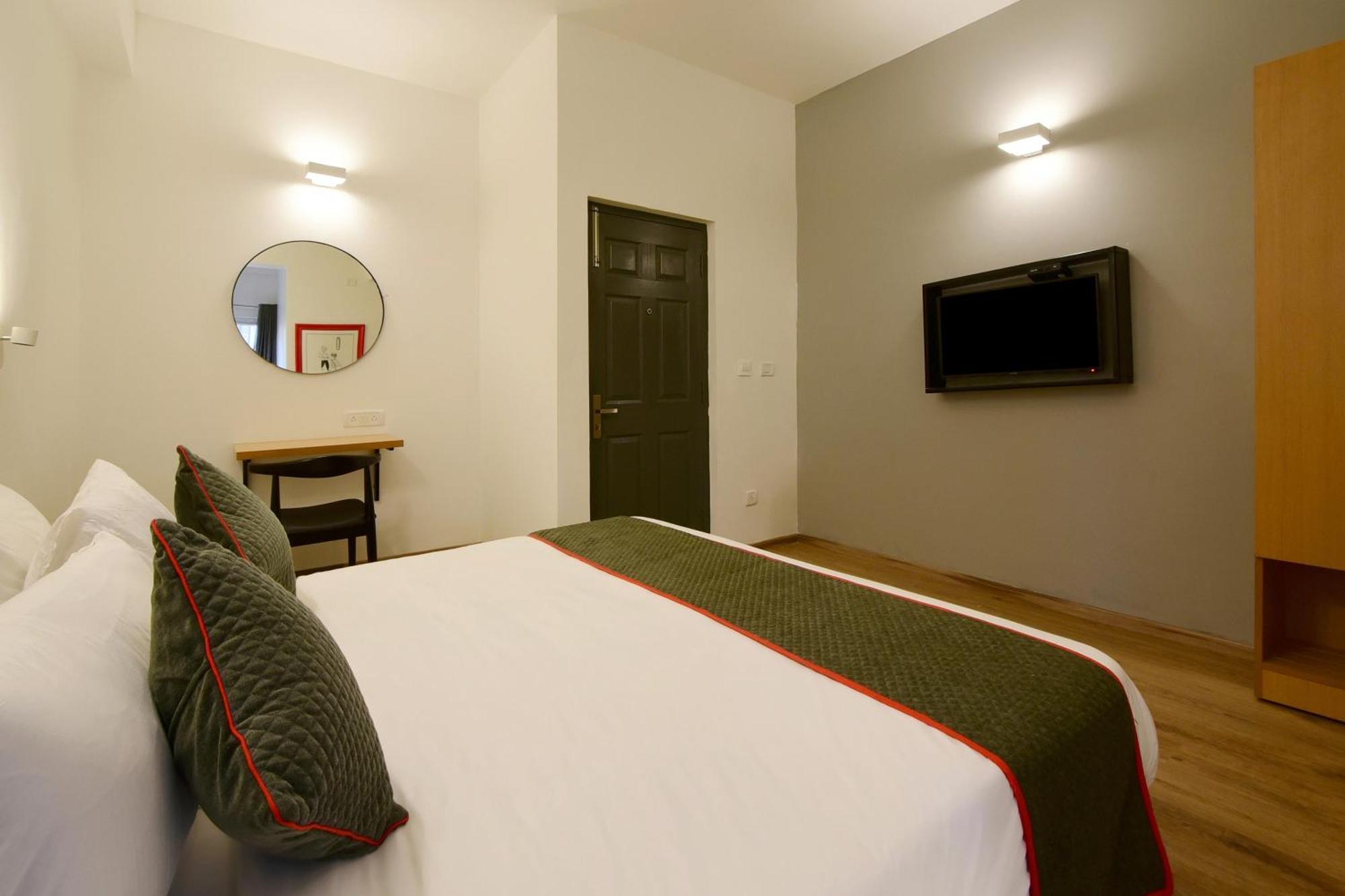 Townhouse Airport Road Hotel Yelahanka Exterior photo
