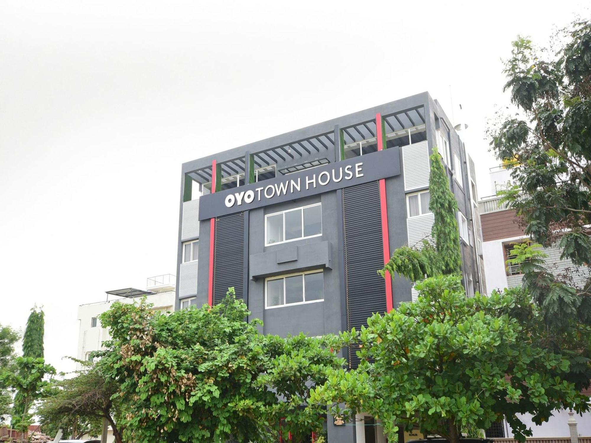 Townhouse Airport Road Hotel Yelahanka Exterior photo