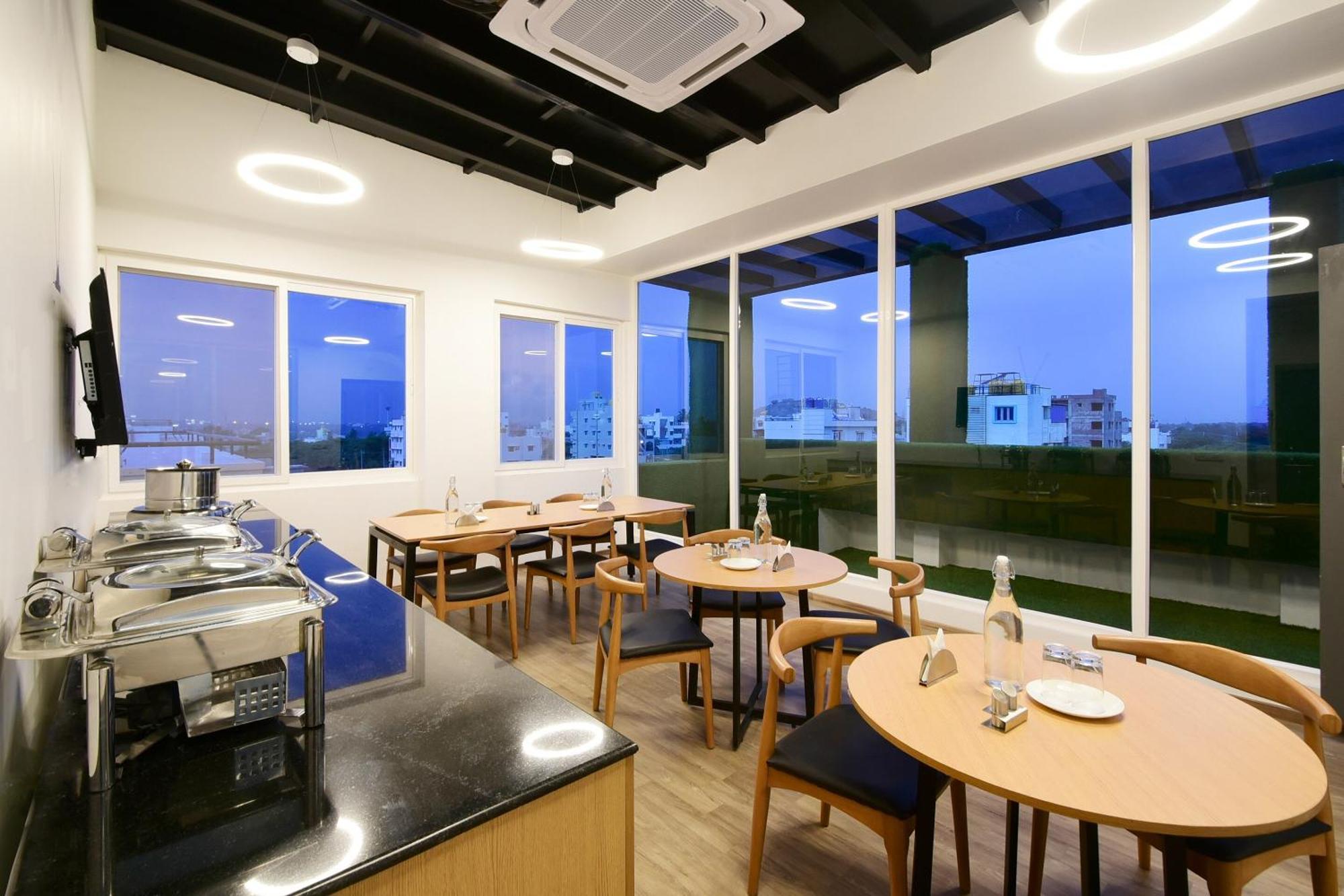 Townhouse Airport Road Hotel Yelahanka Exterior photo
