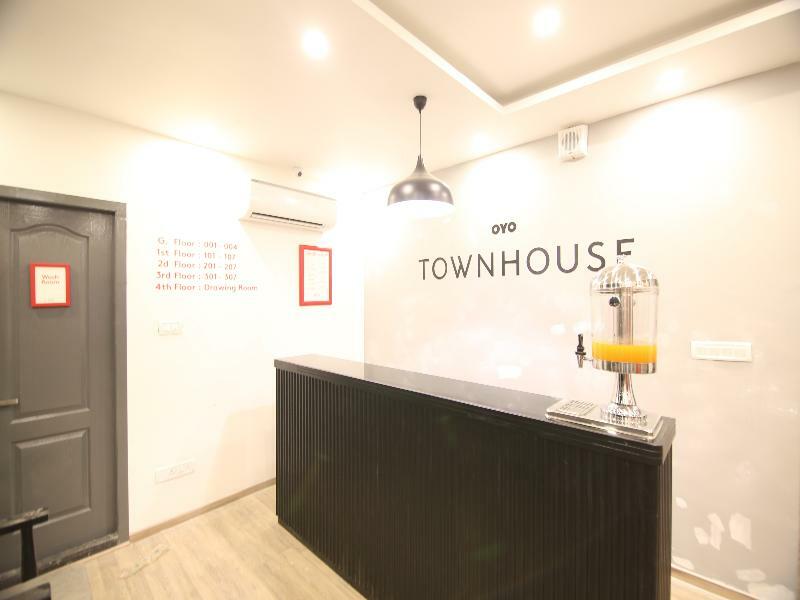 Townhouse Airport Road Hotel Yelahanka Exterior photo