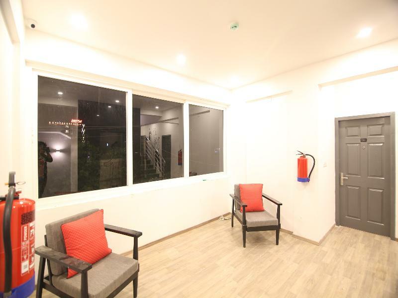 Townhouse Airport Road Hotel Yelahanka Exterior photo