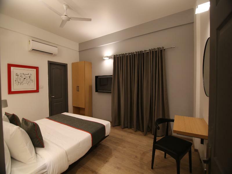 Townhouse Airport Road Hotel Yelahanka Exterior photo