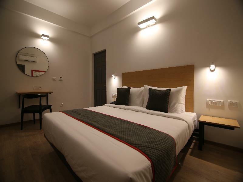 Townhouse Airport Road Hotel Yelahanka Exterior photo