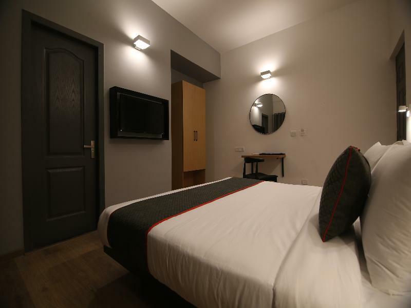 Townhouse Airport Road Hotel Yelahanka Exterior photo