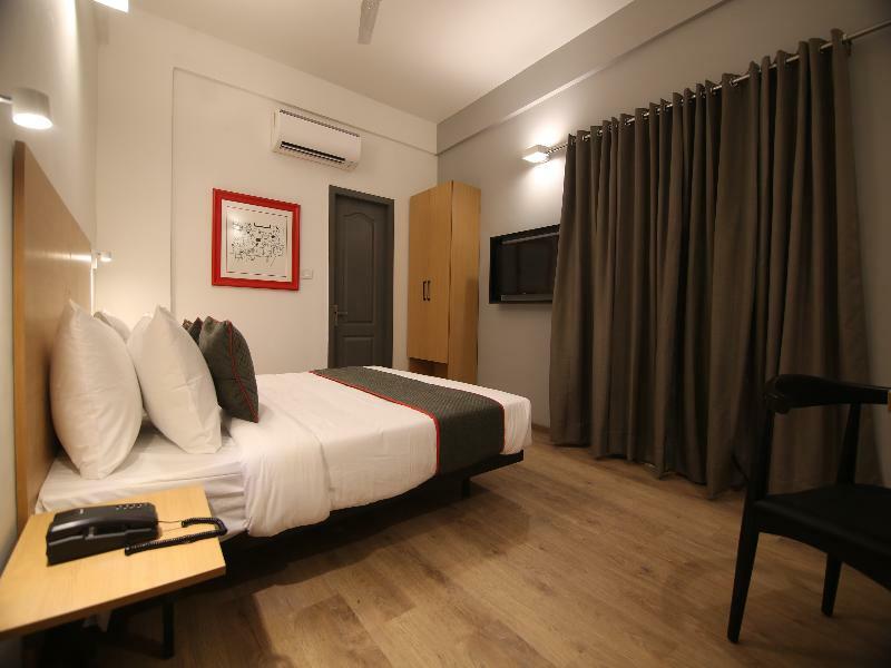 Townhouse Airport Road Hotel Yelahanka Exterior photo