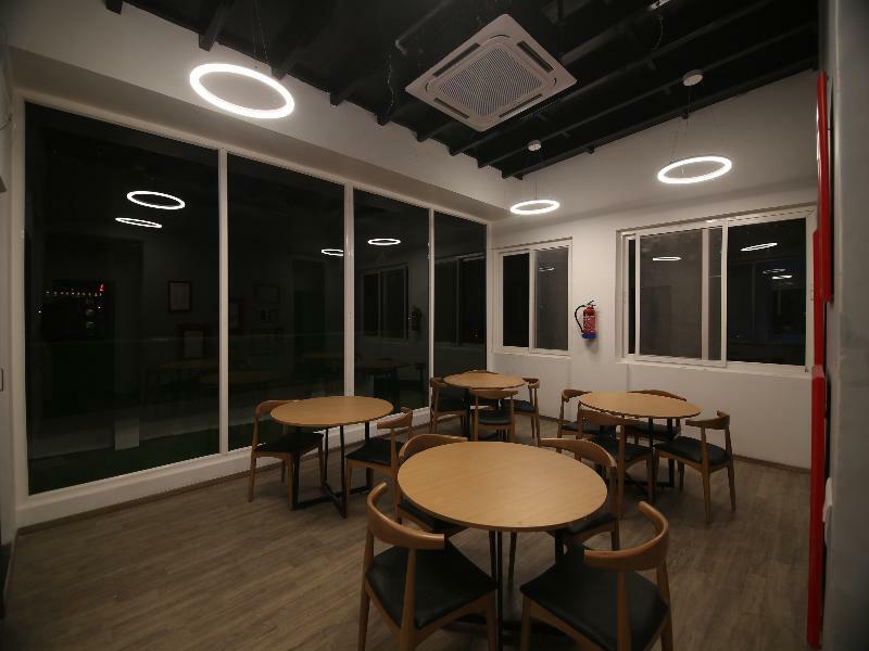 Townhouse Airport Road Hotel Yelahanka Exterior photo