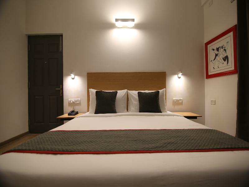Townhouse Airport Road Hotel Yelahanka Exterior photo